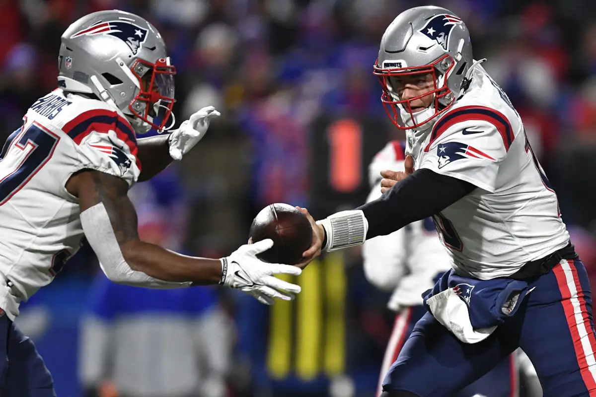 Patriots throw fewest passes in a game since 1974
